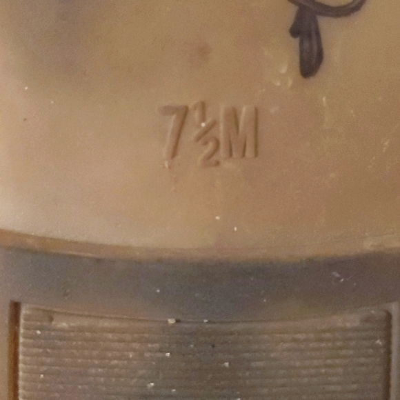 GBG Los Angeles Pink and Gold  Sandals T-Strap Design - Picture 8 of 8